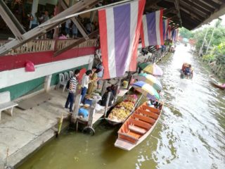 タイ旅行「VELTRA」を使って水上マーケットとソンブーンでカニカレー